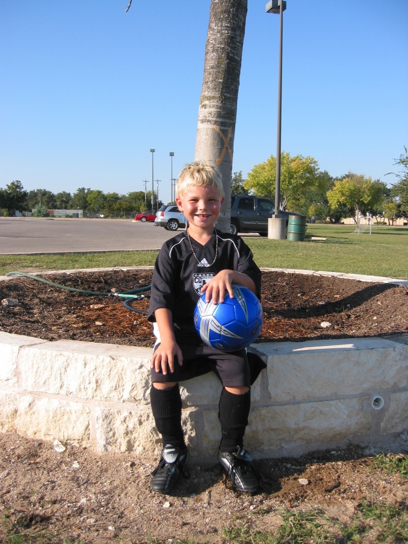 2005/10 October/Soccer Pics/800x600_IMG_2380.JPG